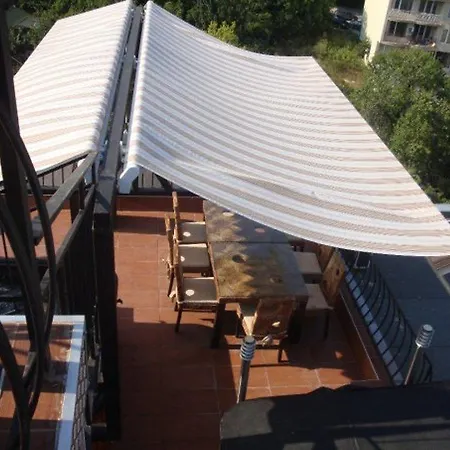 Chezarino Penthouse شقة