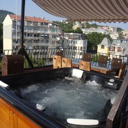 Chezarino Penthouse شقة *