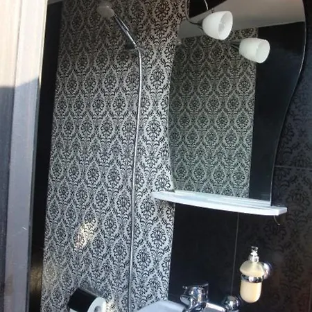 Chezarino Penthouse شقة